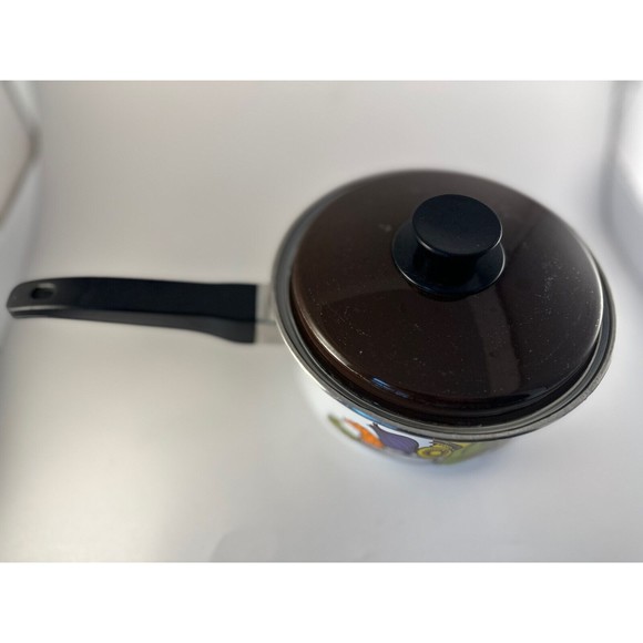 Finger Hut Vintage Enamel 8” Sauce Pan 2 Lid 1975 Vegetable Design - Picture 3 of 12